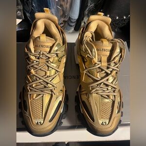 En balenciaga tracks